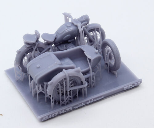 48467 Motocicleta soviética M-72 con sidecar, escala 1/48.