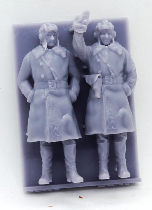 37009 Tripulación de tanque soviética con uniforme de invierno WWII, set 2. Escala 1/35.