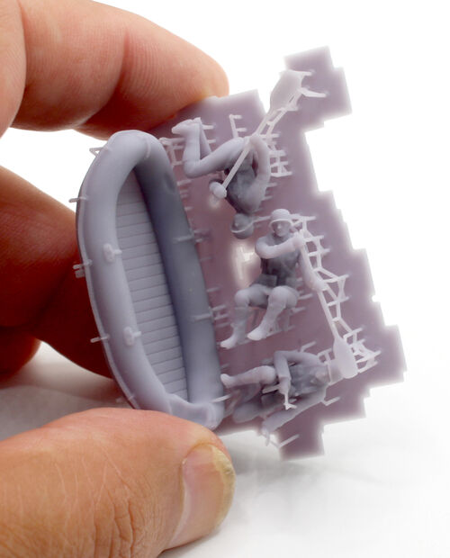 72671 Bote de goma alemán con tripulantes, escala 1/72.