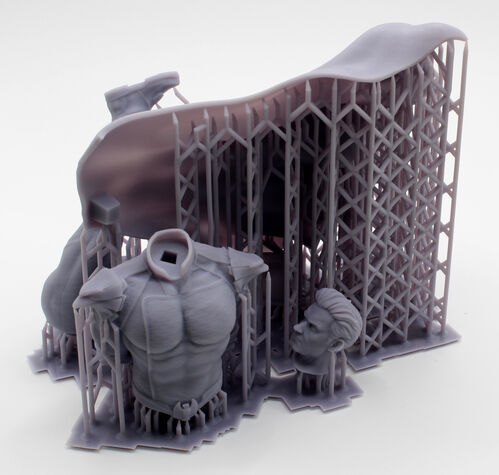 16682 Homelander, escala 1/16.