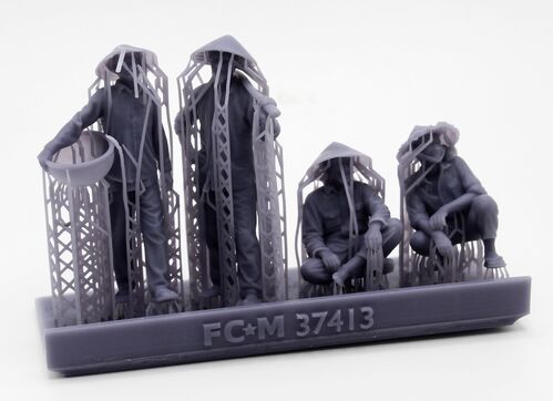 37413 Vietnam farmers 1/35 scale.